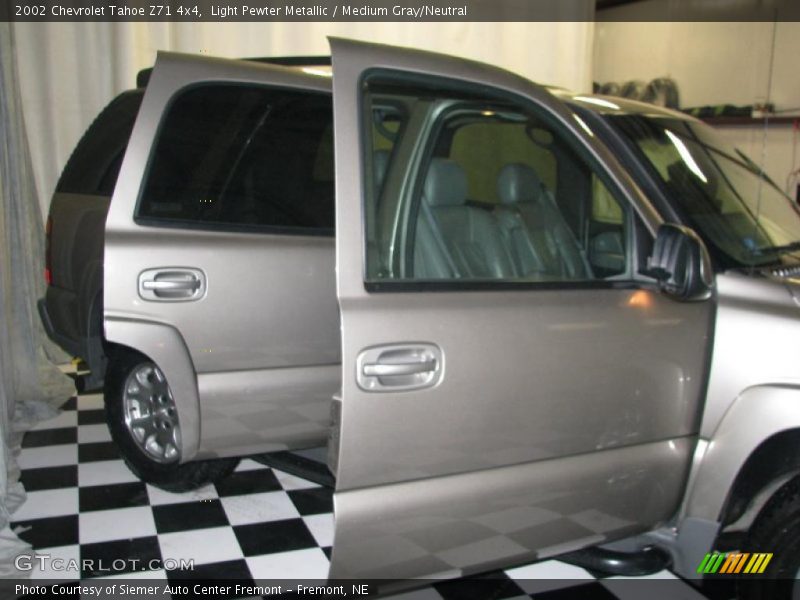 Light Pewter Metallic / Medium Gray/Neutral 2002 Chevrolet Tahoe Z71 4x4
