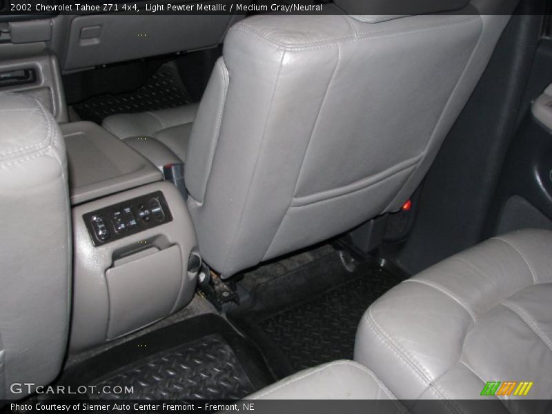 Light Pewter Metallic / Medium Gray/Neutral 2002 Chevrolet Tahoe Z71 4x4