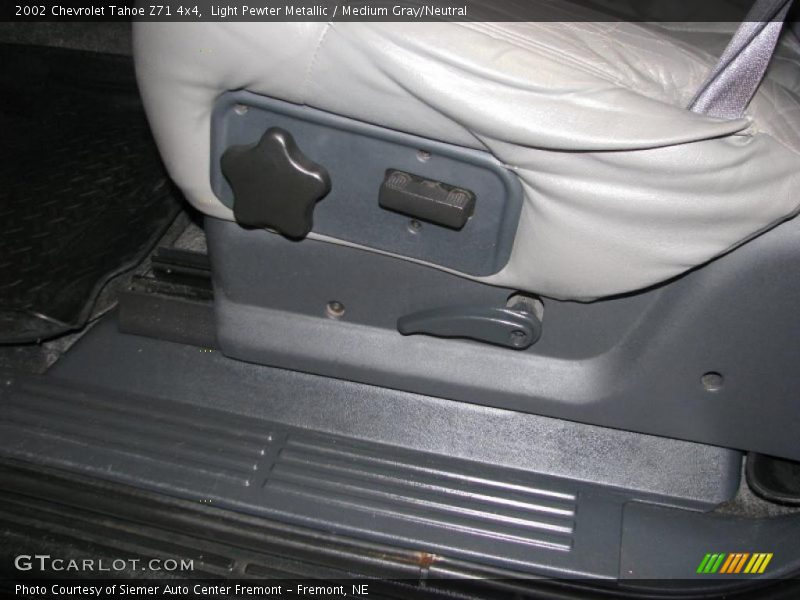 Light Pewter Metallic / Medium Gray/Neutral 2002 Chevrolet Tahoe Z71 4x4