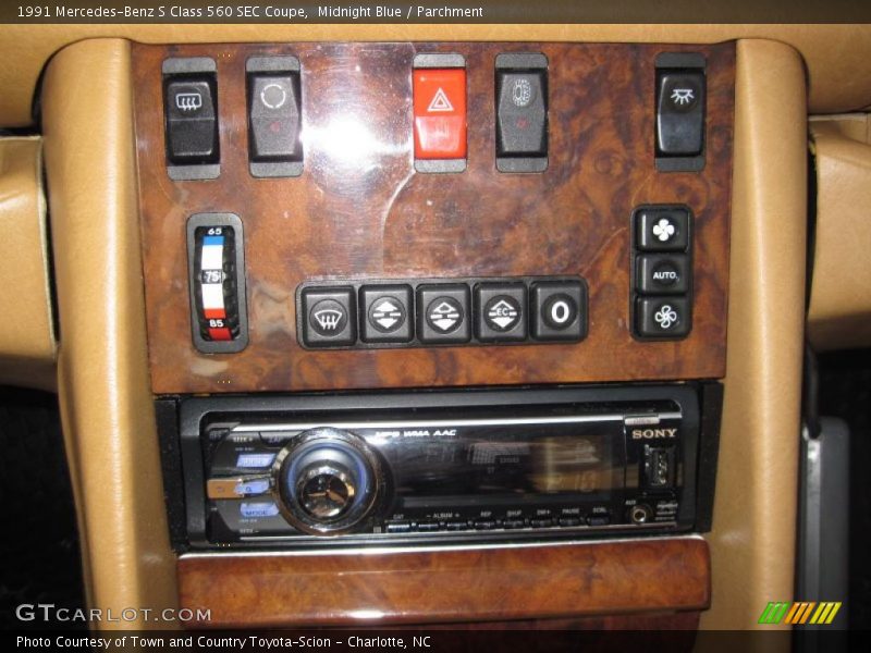 Controls of 1991 S Class 560 SEC Coupe