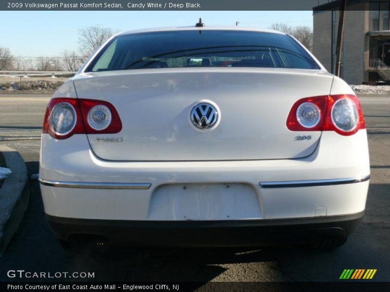 Candy White / Deep Black 2009 Volkswagen Passat Komfort Sedan
