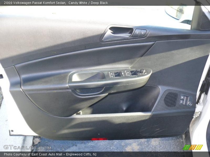 Candy White / Deep Black 2009 Volkswagen Passat Komfort Sedan