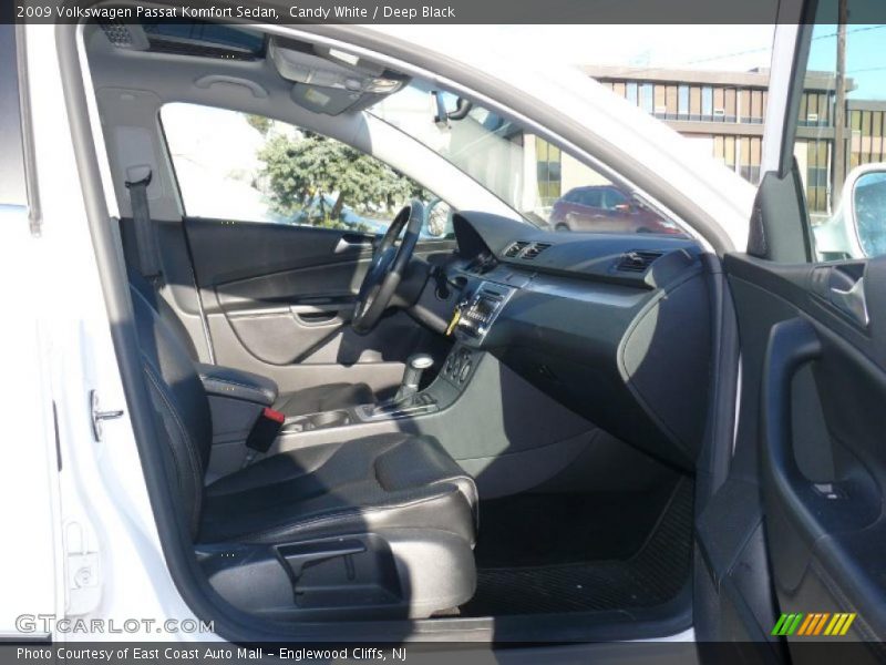 Candy White / Deep Black 2009 Volkswagen Passat Komfort Sedan