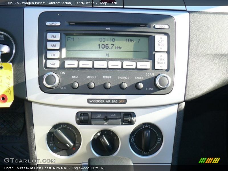 Candy White / Deep Black 2009 Volkswagen Passat Komfort Sedan