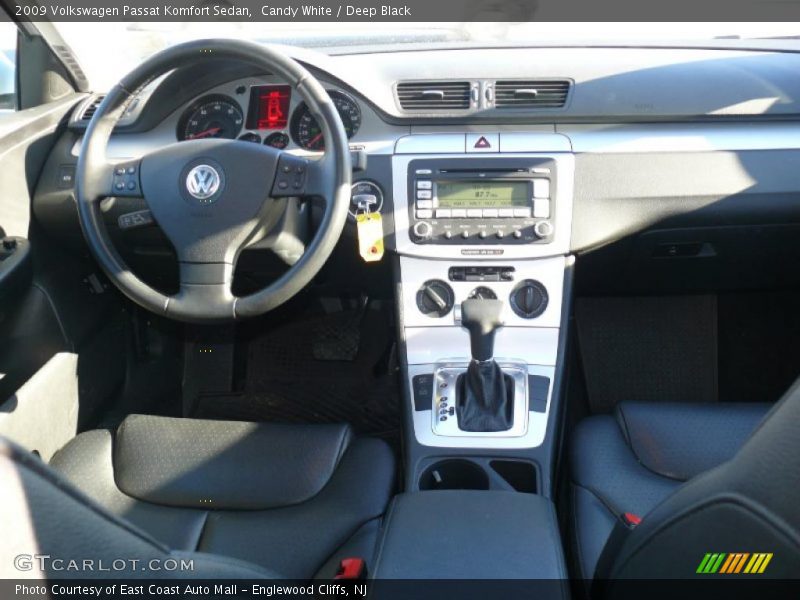 Candy White / Deep Black 2009 Volkswagen Passat Komfort Sedan