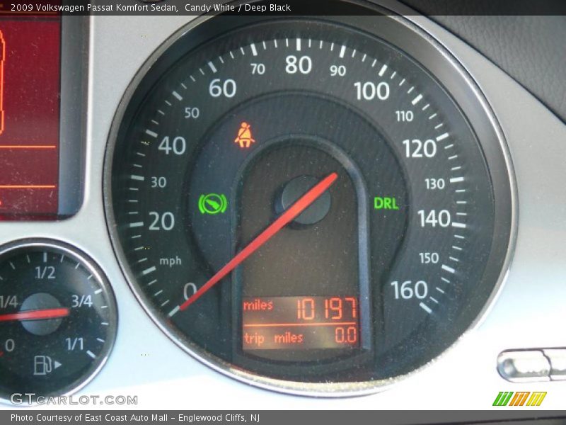 Candy White / Deep Black 2009 Volkswagen Passat Komfort Sedan