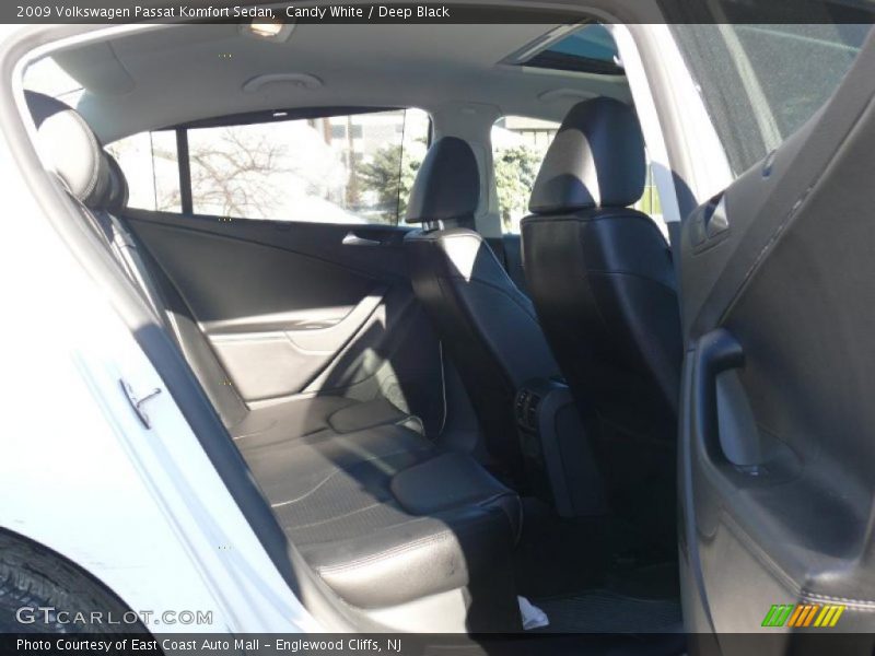 Candy White / Deep Black 2009 Volkswagen Passat Komfort Sedan