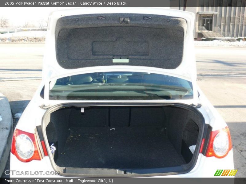 Candy White / Deep Black 2009 Volkswagen Passat Komfort Sedan