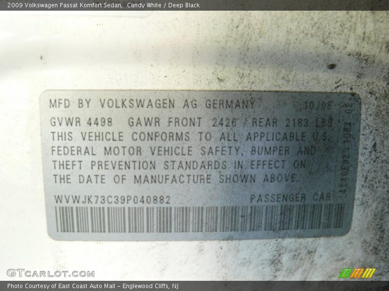Candy White / Deep Black 2009 Volkswagen Passat Komfort Sedan