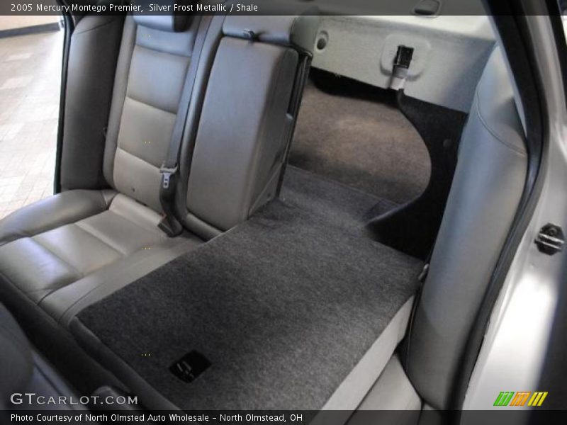 Silver Frost Metallic / Shale 2005 Mercury Montego Premier