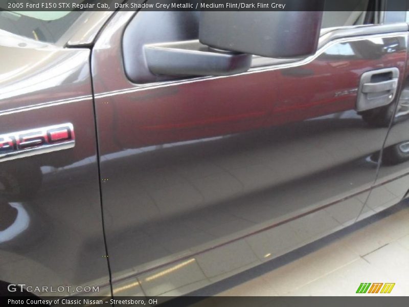Dark Shadow Grey Metallic / Medium Flint/Dark Flint Grey 2005 Ford F150 STX Regular Cab