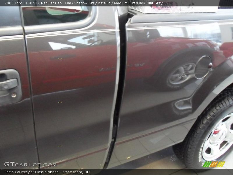 Dark Shadow Grey Metallic / Medium Flint/Dark Flint Grey 2005 Ford F150 STX Regular Cab