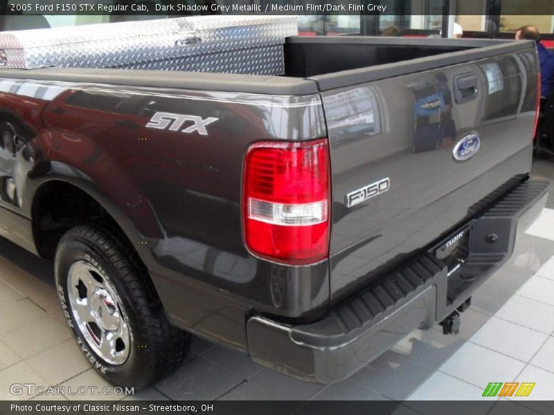 Dark Shadow Grey Metallic / Medium Flint/Dark Flint Grey 2005 Ford F150 STX Regular Cab