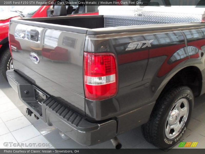 Dark Shadow Grey Metallic / Medium Flint/Dark Flint Grey 2005 Ford F150 STX Regular Cab