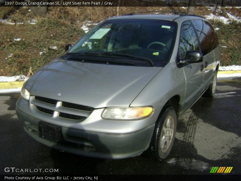 Light Silver Fern Pearl / Gray 1997 Dodge Grand Caravan SE