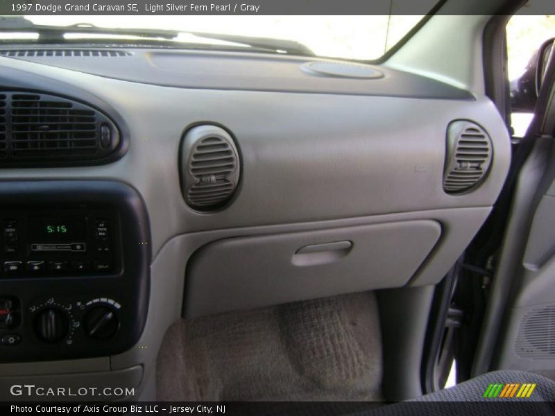 Light Silver Fern Pearl / Gray 1997 Dodge Grand Caravan SE