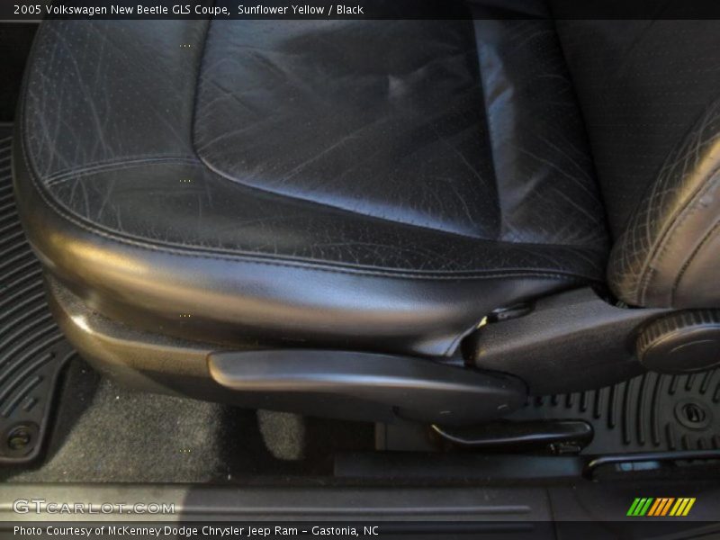 Sunflower Yellow / Black 2005 Volkswagen New Beetle GLS Coupe