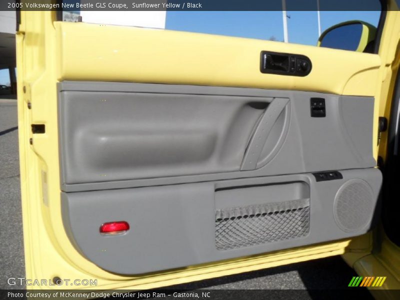 Sunflower Yellow / Black 2005 Volkswagen New Beetle GLS Coupe