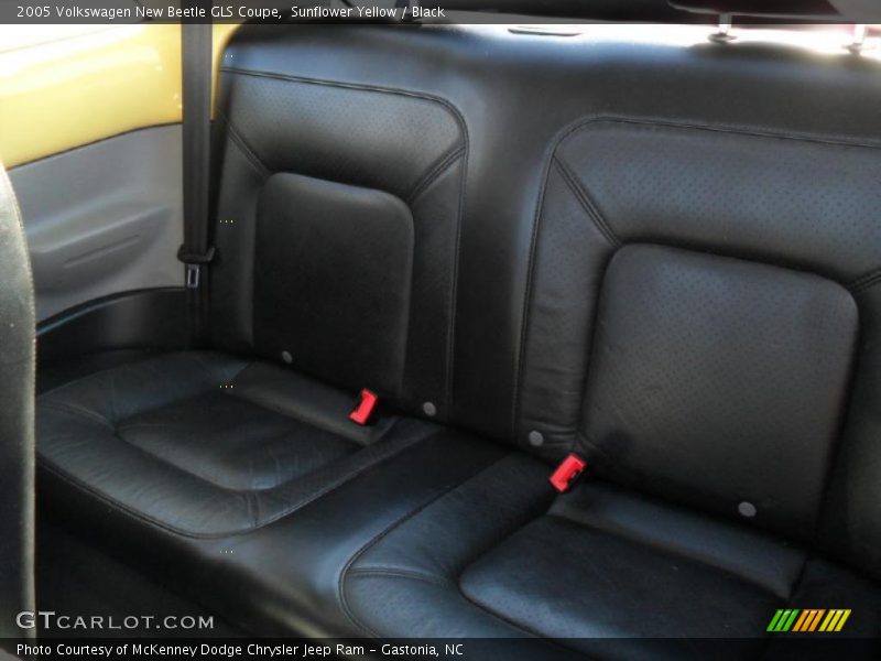 Sunflower Yellow / Black 2005 Volkswagen New Beetle GLS Coupe