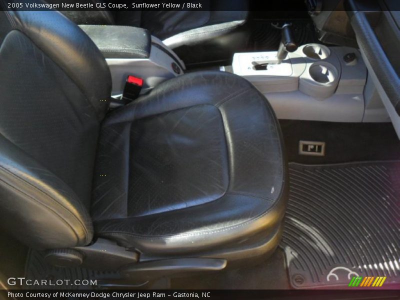 Sunflower Yellow / Black 2005 Volkswagen New Beetle GLS Coupe