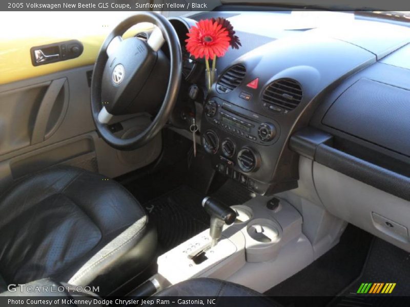 Sunflower Yellow / Black 2005 Volkswagen New Beetle GLS Coupe