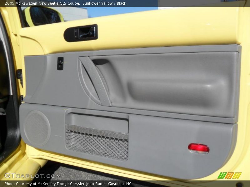 Sunflower Yellow / Black 2005 Volkswagen New Beetle GLS Coupe