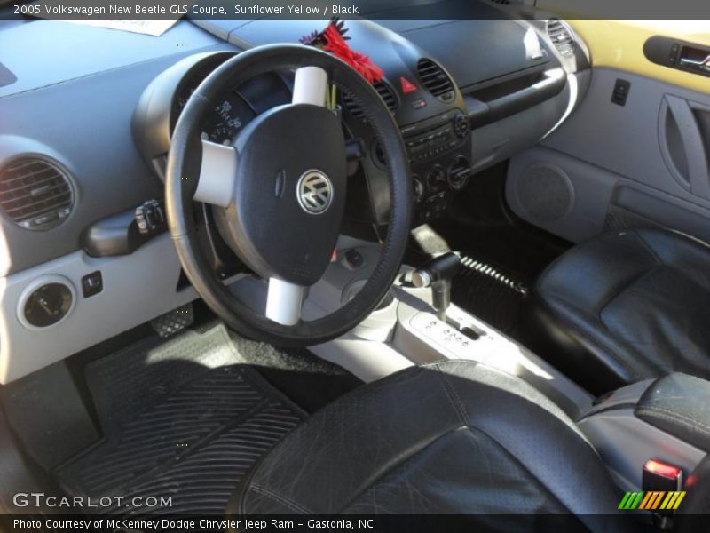 Sunflower Yellow / Black 2005 Volkswagen New Beetle GLS Coupe