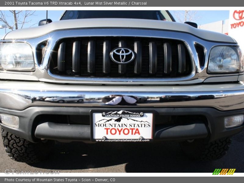 Lunar Mist Silver Metallic / Charcoal 2001 Toyota Tacoma V6 TRD Xtracab 4x4