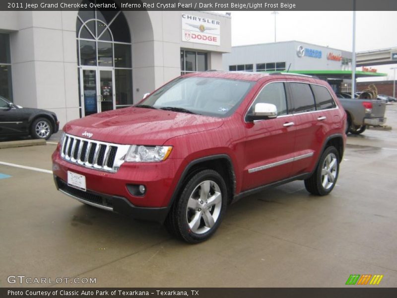 Front 3/4 View of 2011 Grand Cherokee Overland