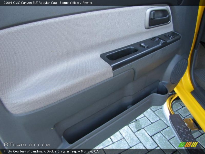 Door Panel of 2004 Canyon SLE Regular Cab