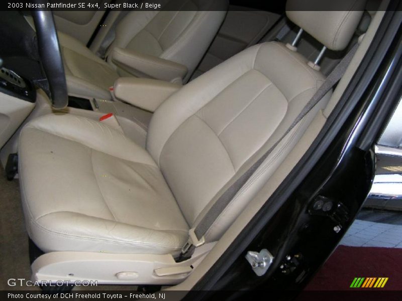 Super Black / Beige 2003 Nissan Pathfinder SE 4x4