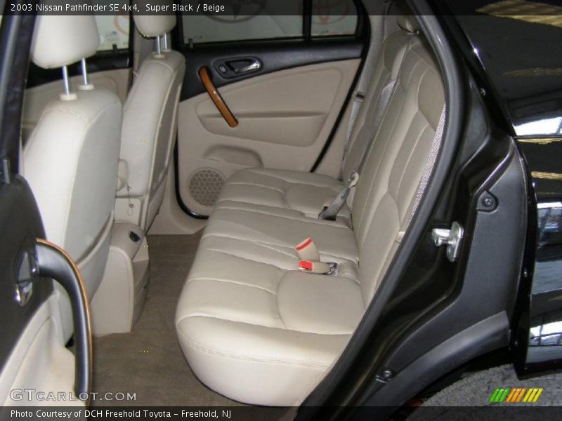 Super Black / Beige 2003 Nissan Pathfinder SE 4x4