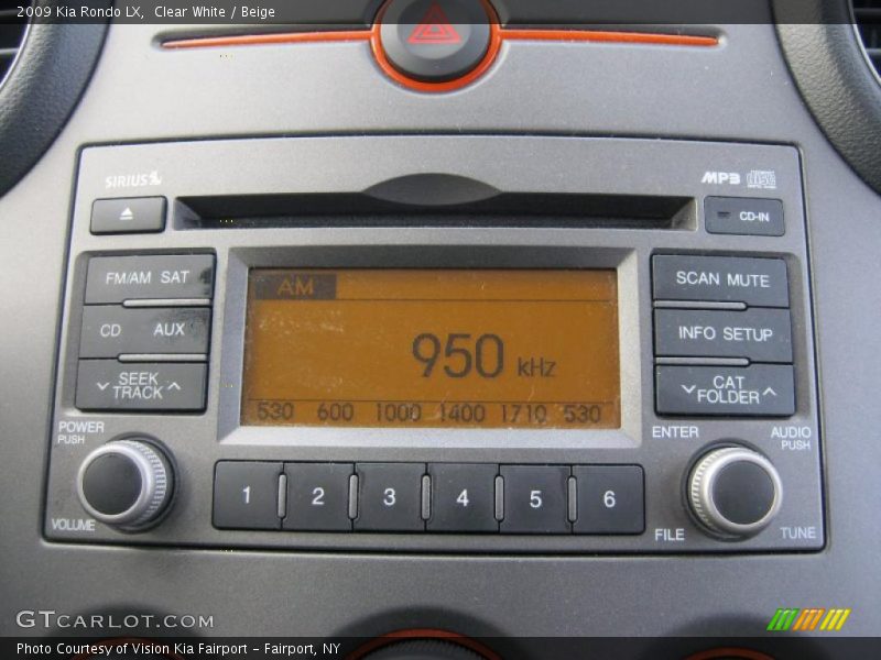 Clear White / Beige 2009 Kia Rondo LX