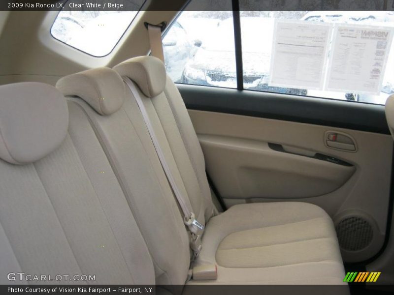 Clear White / Beige 2009 Kia Rondo LX