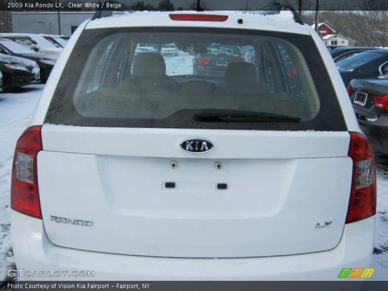 Clear White / Beige 2009 Kia Rondo LX