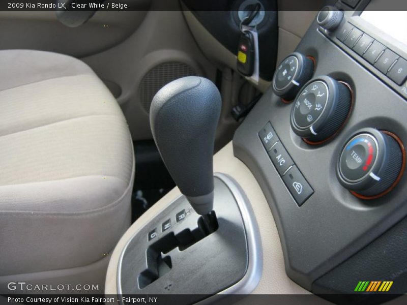 Clear White / Beige 2009 Kia Rondo LX