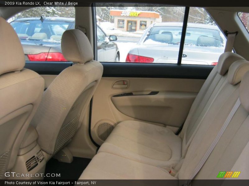Clear White / Beige 2009 Kia Rondo LX