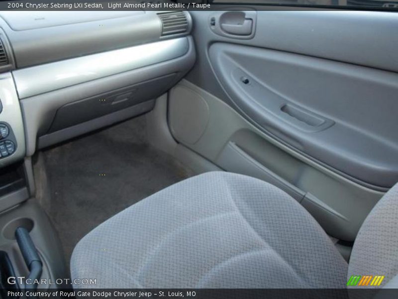 Light Almond Pearl Metallic / Taupe 2004 Chrysler Sebring LXi Sedan