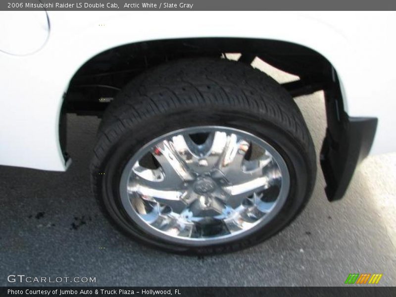 Arctic White / Slate Gray 2006 Mitsubishi Raider LS Double Cab