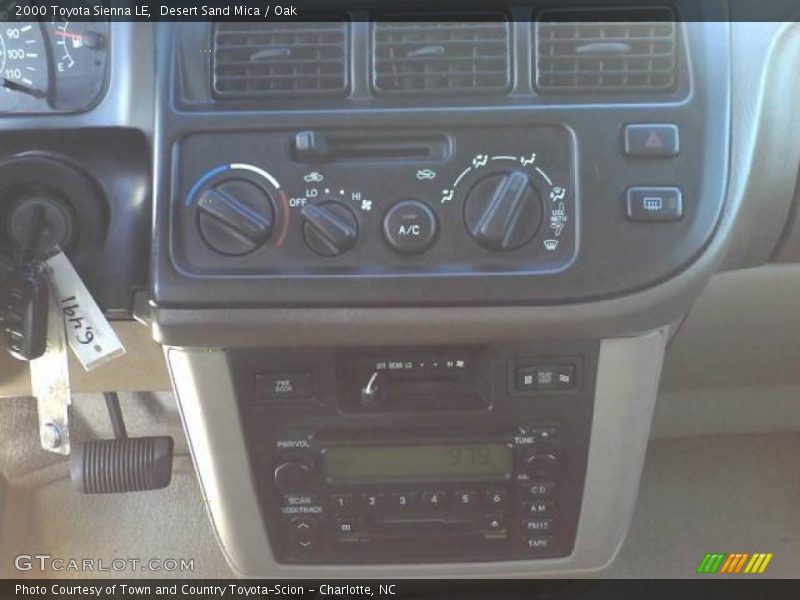 Desert Sand Mica / Oak 2000 Toyota Sienna LE