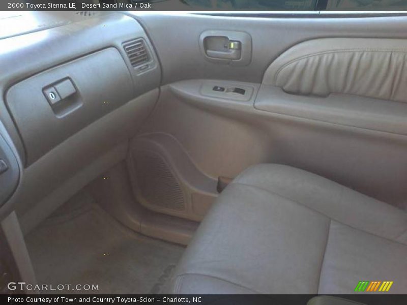 Desert Sand Mica / Oak 2000 Toyota Sienna LE