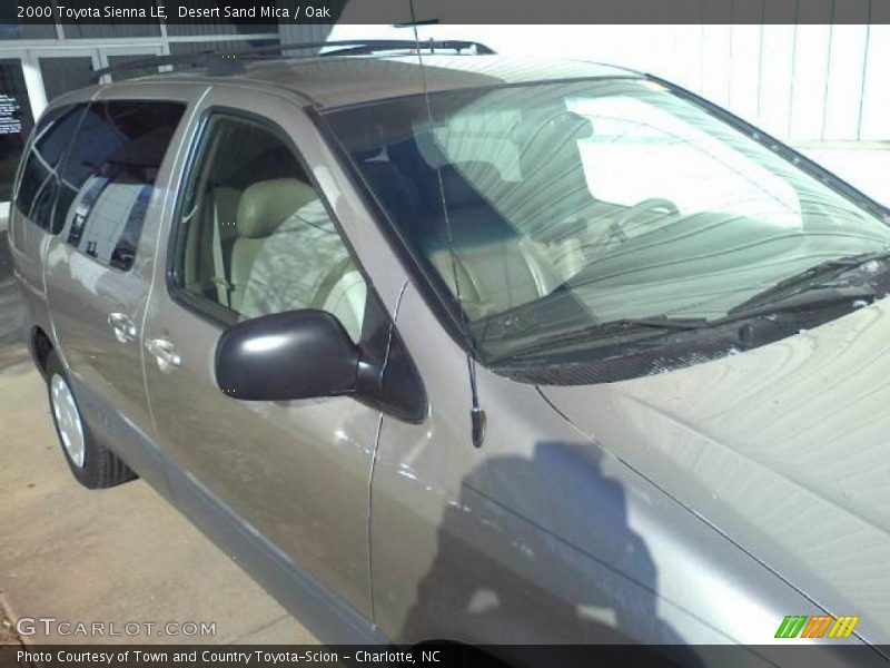Desert Sand Mica / Oak 2000 Toyota Sienna LE