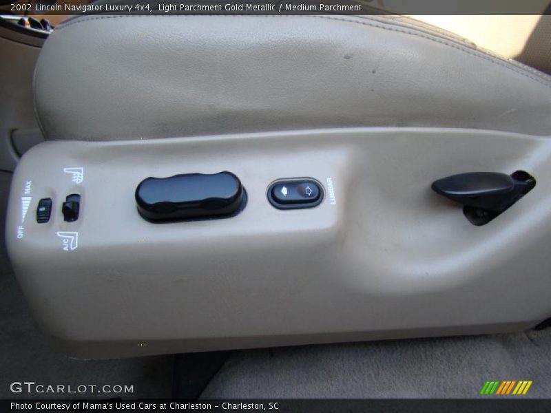 Light Parchment Gold Metallic / Medium Parchment 2002 Lincoln Navigator Luxury 4x4
