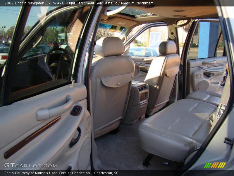 Light Parchment Gold Metallic / Medium Parchment 2002 Lincoln Navigator Luxury 4x4