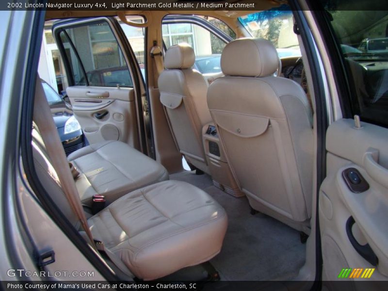Light Parchment Gold Metallic / Medium Parchment 2002 Lincoln Navigator Luxury 4x4