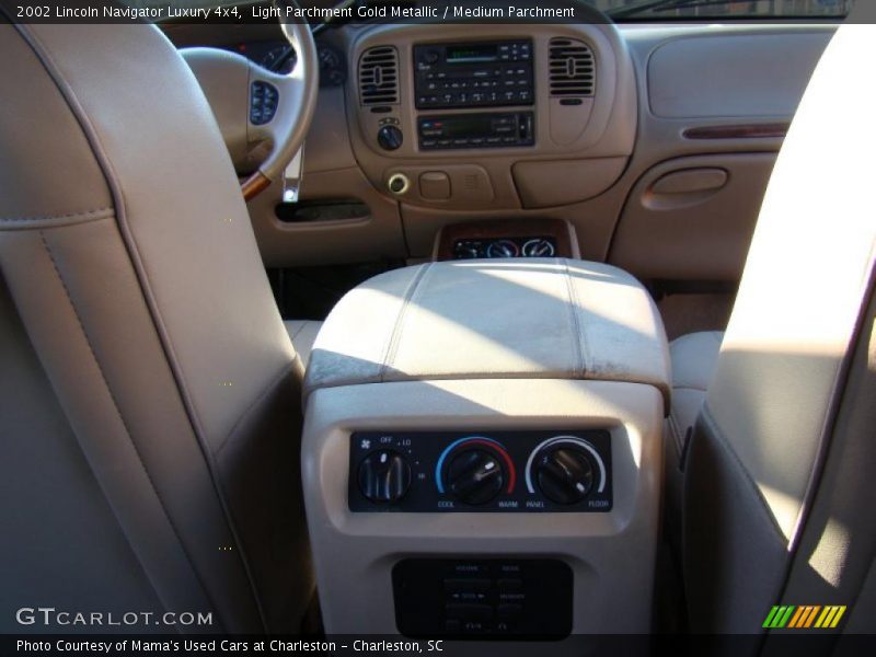 Light Parchment Gold Metallic / Medium Parchment 2002 Lincoln Navigator Luxury 4x4