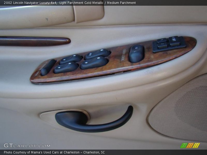 Light Parchment Gold Metallic / Medium Parchment 2002 Lincoln Navigator Luxury 4x4