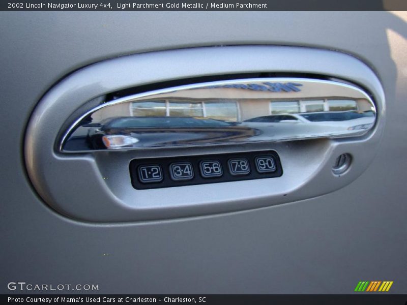 Light Parchment Gold Metallic / Medium Parchment 2002 Lincoln Navigator Luxury 4x4