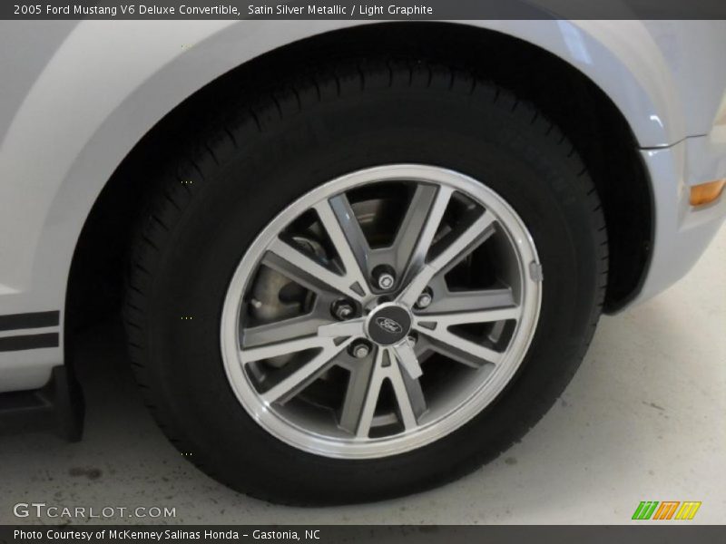  2005 Mustang V6 Deluxe Convertible Wheel