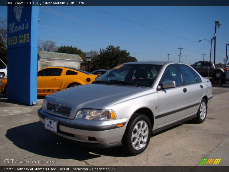 Silver Metallic / Off Black 2000 Volvo S40 1.9T